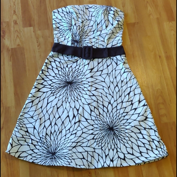 B. Smart Dresses & Skirts - EUC Strapless floral dress